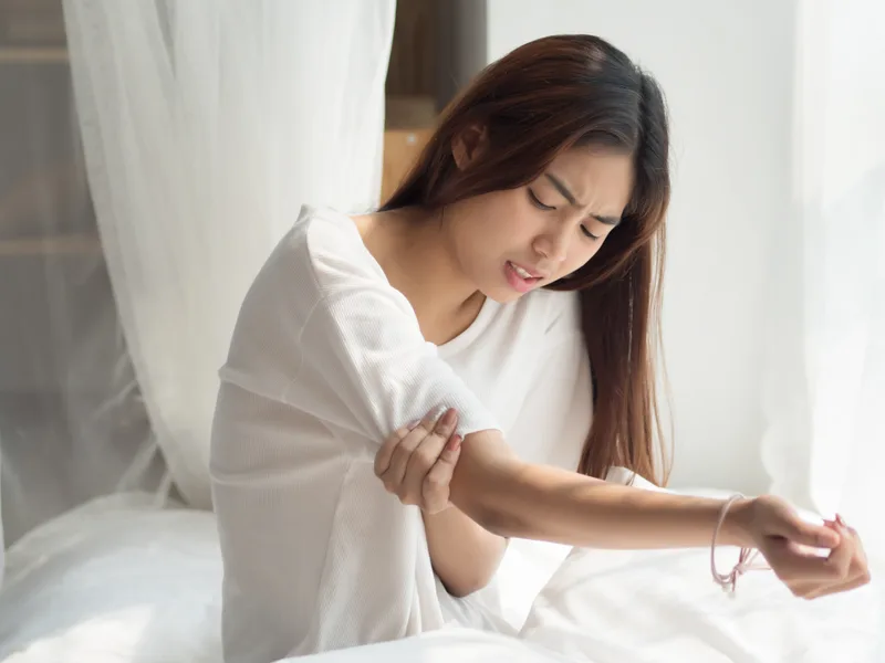 How Carlisle Spine And Wellness treats elbow pain in Carl Isle