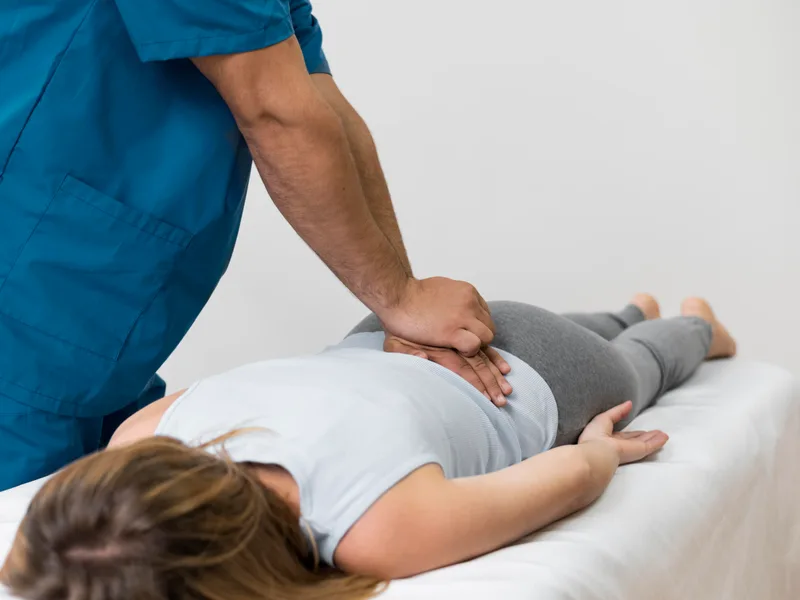 How Carlisle Spine And Wellness treats hip pain in Carl Isle