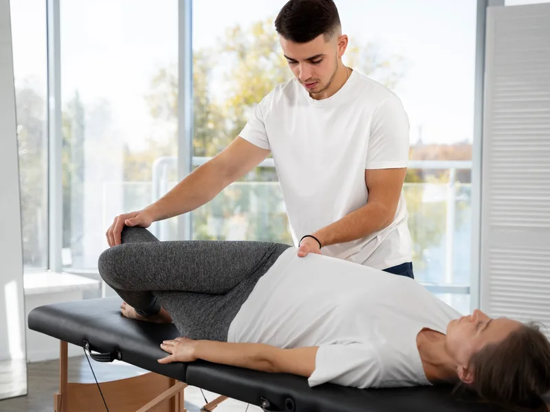 Carlisle Spine And Wellness treating hip pain in Carl Isle