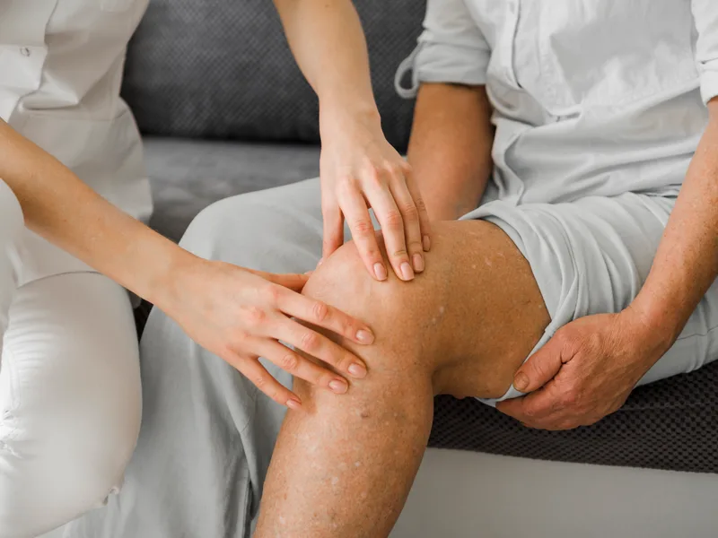 Chiropractic care for knee pain at Carlisle Spine And Wellness in Carl Isle